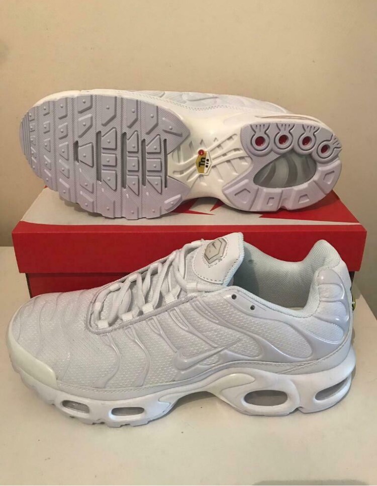 nike tn's all white